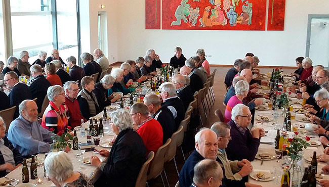 Åbne seniormøder supplerer kommunens forebyggende hjemmebesøg