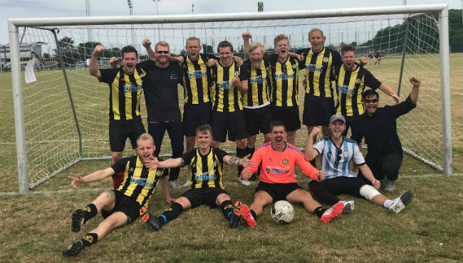 Udover sejre giver fodboldholdet også de unge vestjyder en anledning til at holde kontakten derovre på udebanen i København.